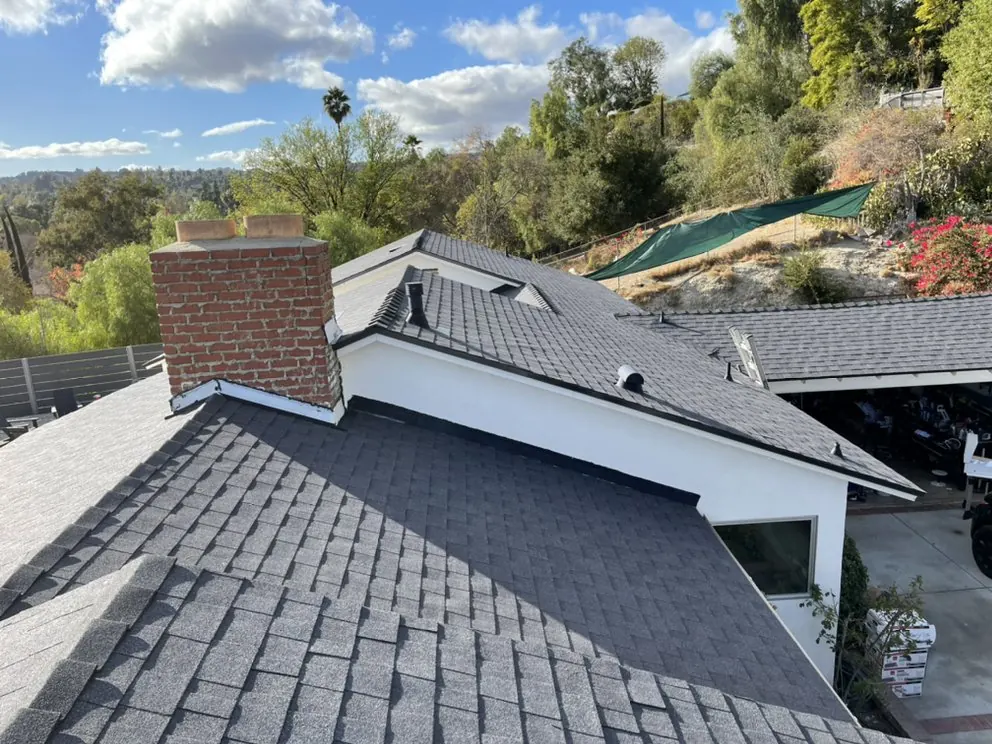 Smart Roofing project - Asphalt Shingle Roof Installation - Modern Gray Architectural Shingles in Los Angeles